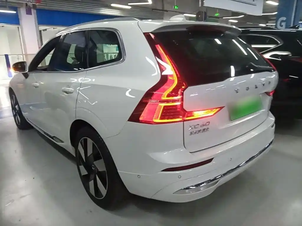 Volvo XC60 PHEV — миниатюра 5