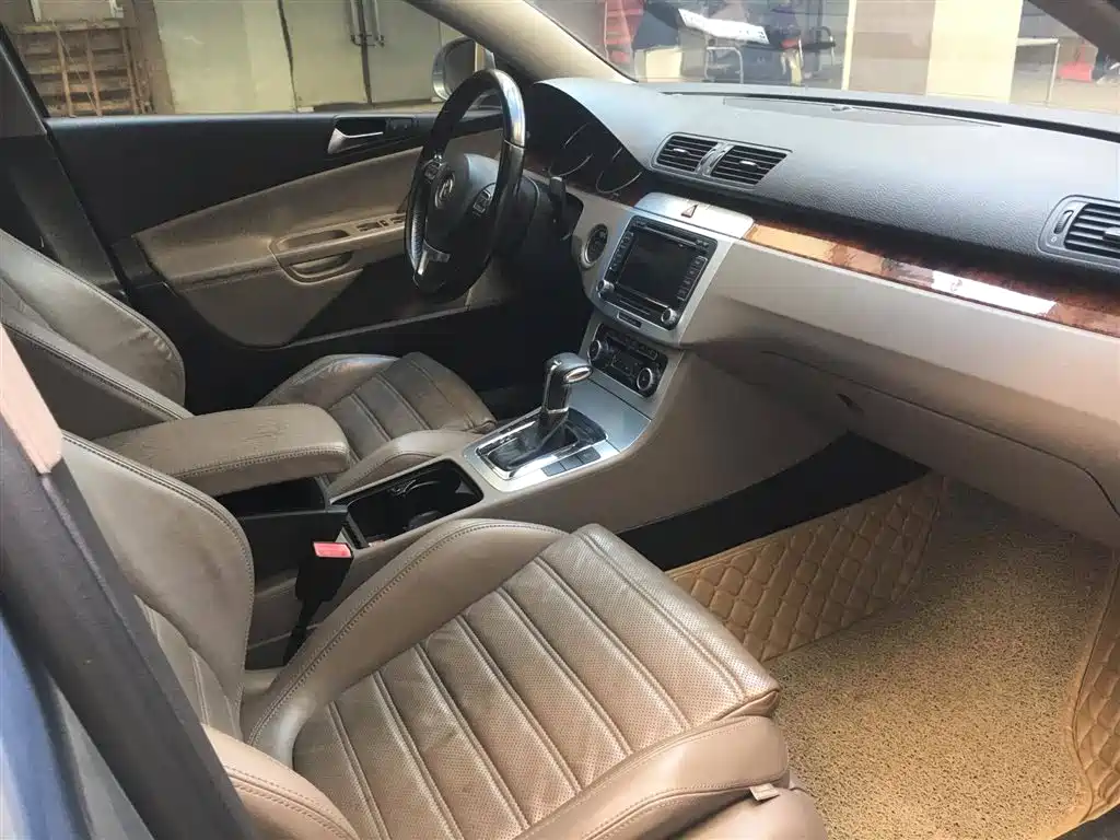 Volkswagen Passat 2011 2.0T Luxury