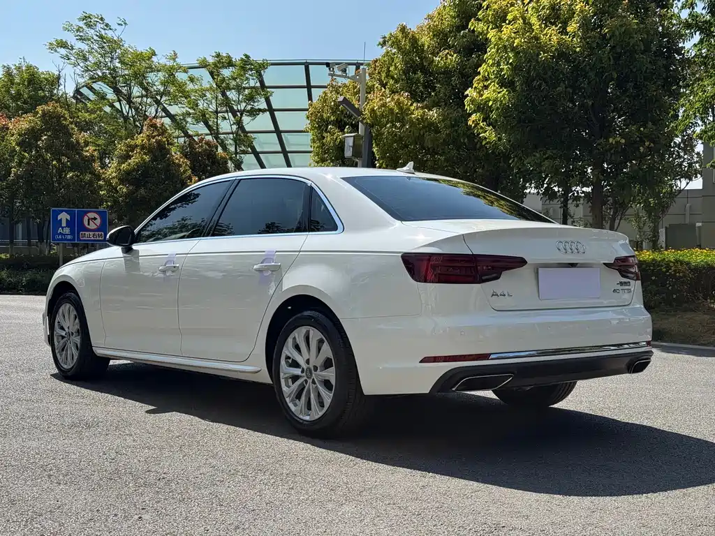 Audi A4L 2019 40 TFSI VI