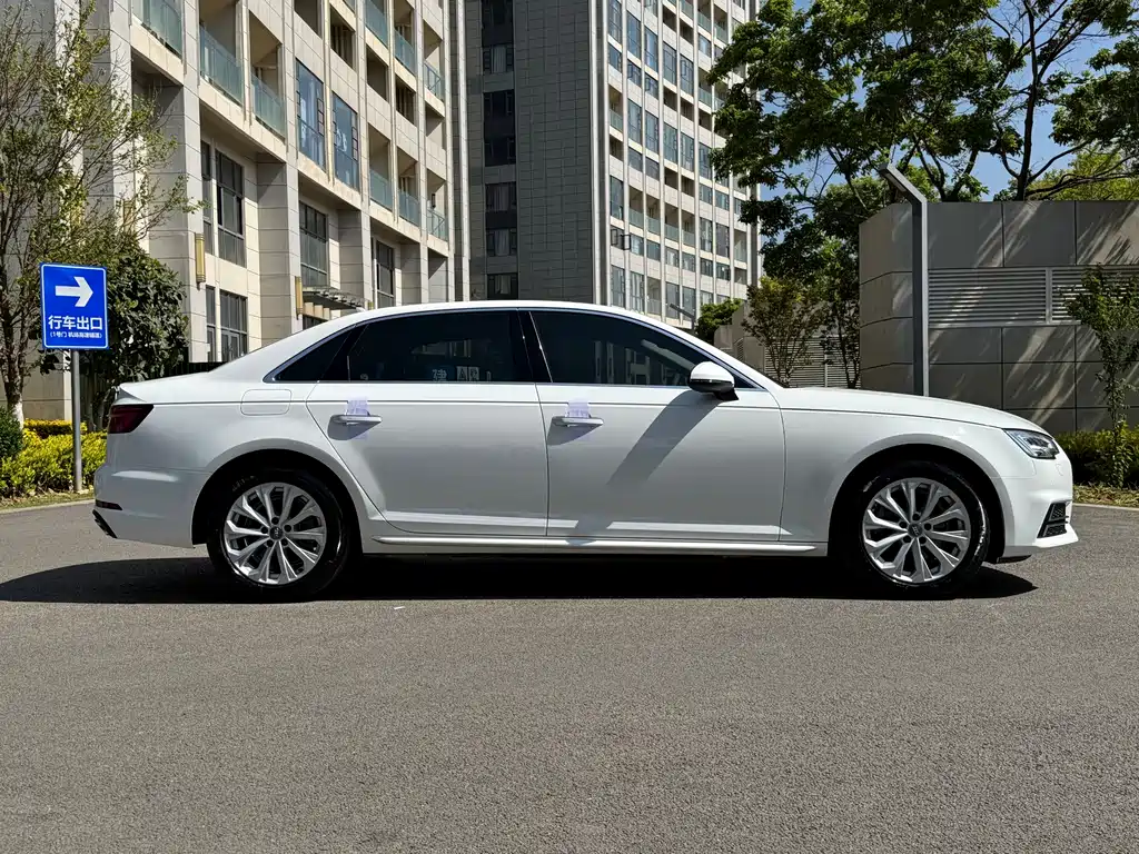 Audi A4L 2019 40 TFSI VI