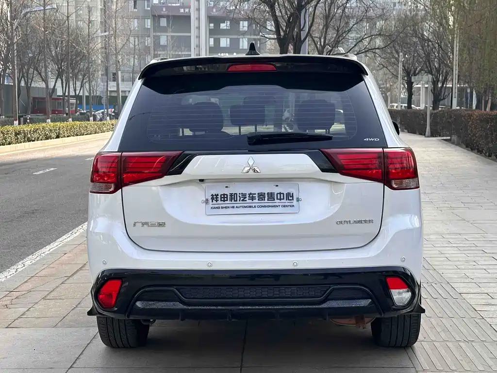 MITSUBISHI OUTLANDER