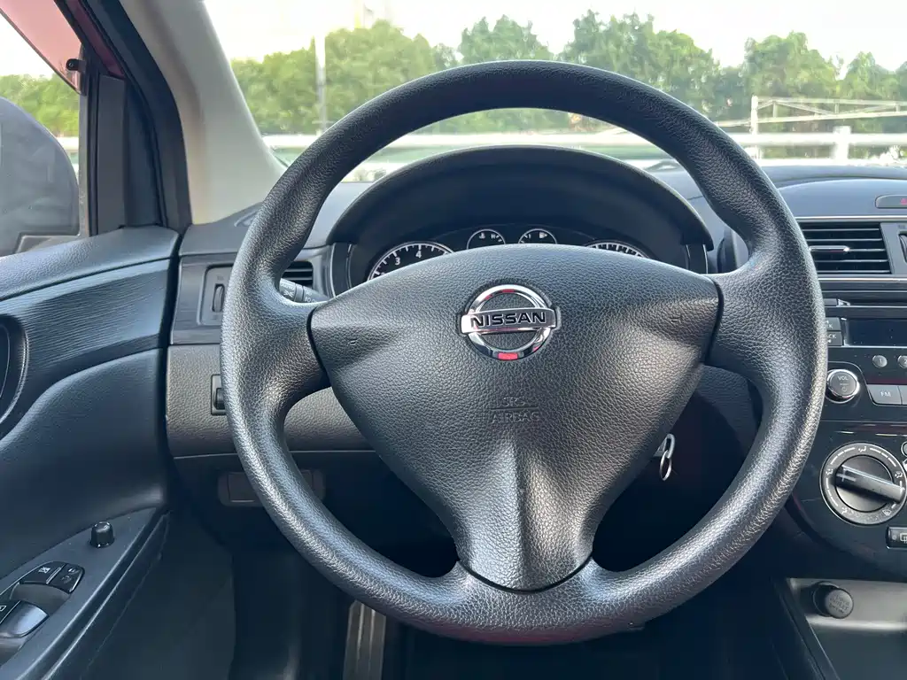 Nissan Tiida — миниатюра 9