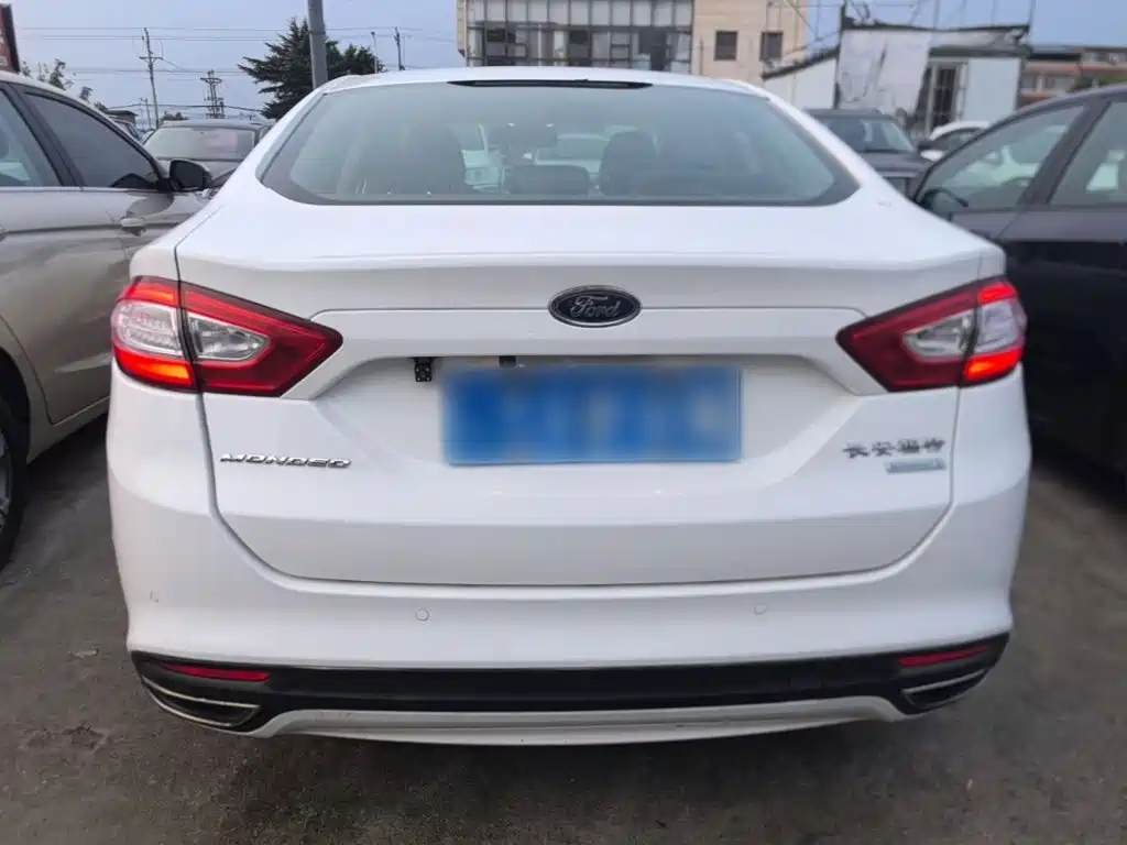 Ford Mondeo — миниатюра 6