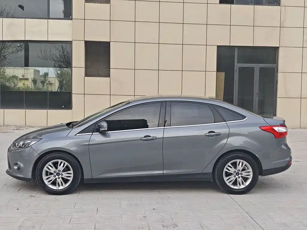 Ford Focus 2012 1.6L MT Comfort