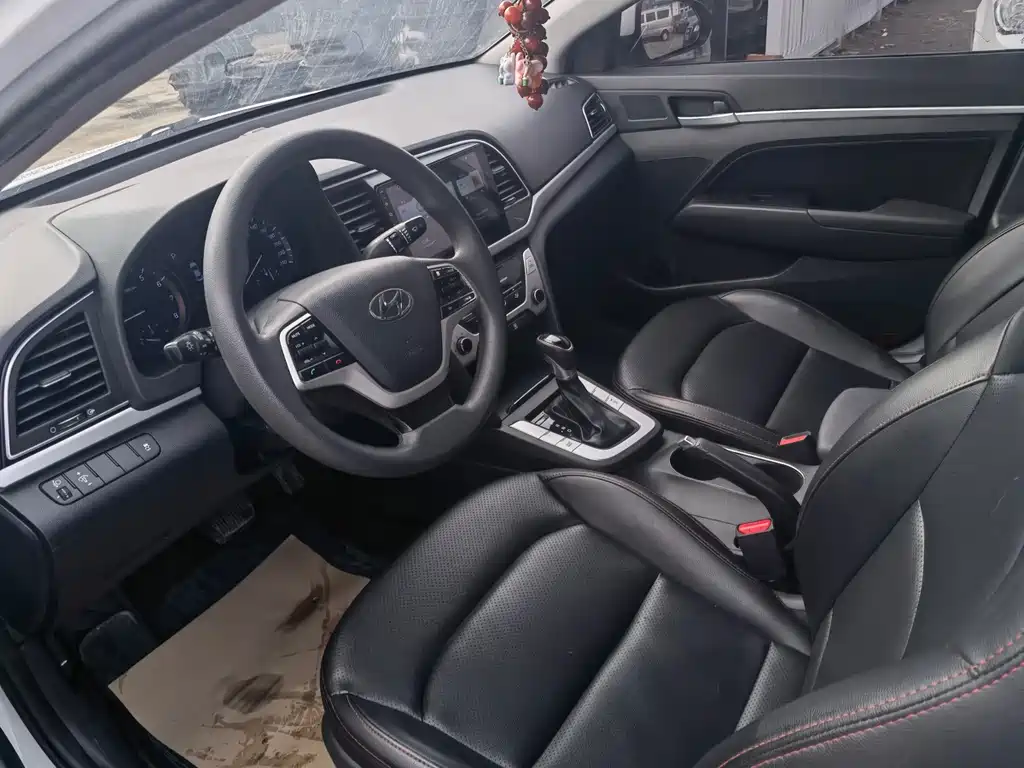 Hyundai Elantra - фото 7
