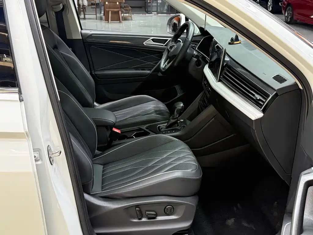 Volkswagen Tiguan L L 2022 330TSI AT R-Line