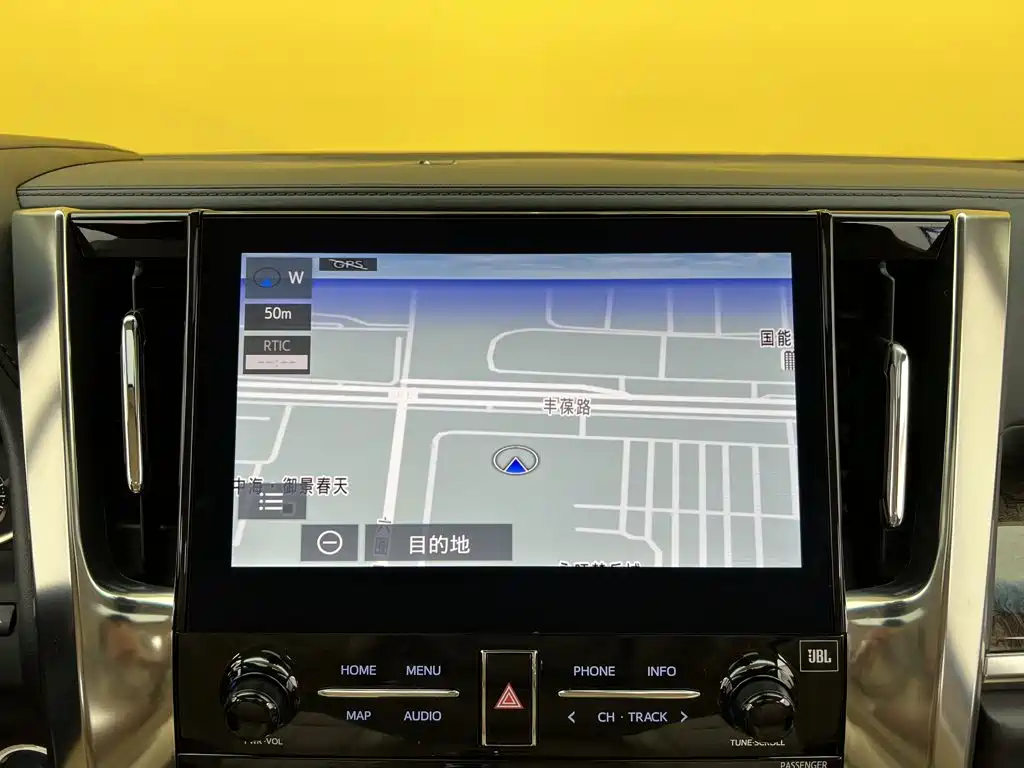 Toyota Alphard — миниатюра 24
