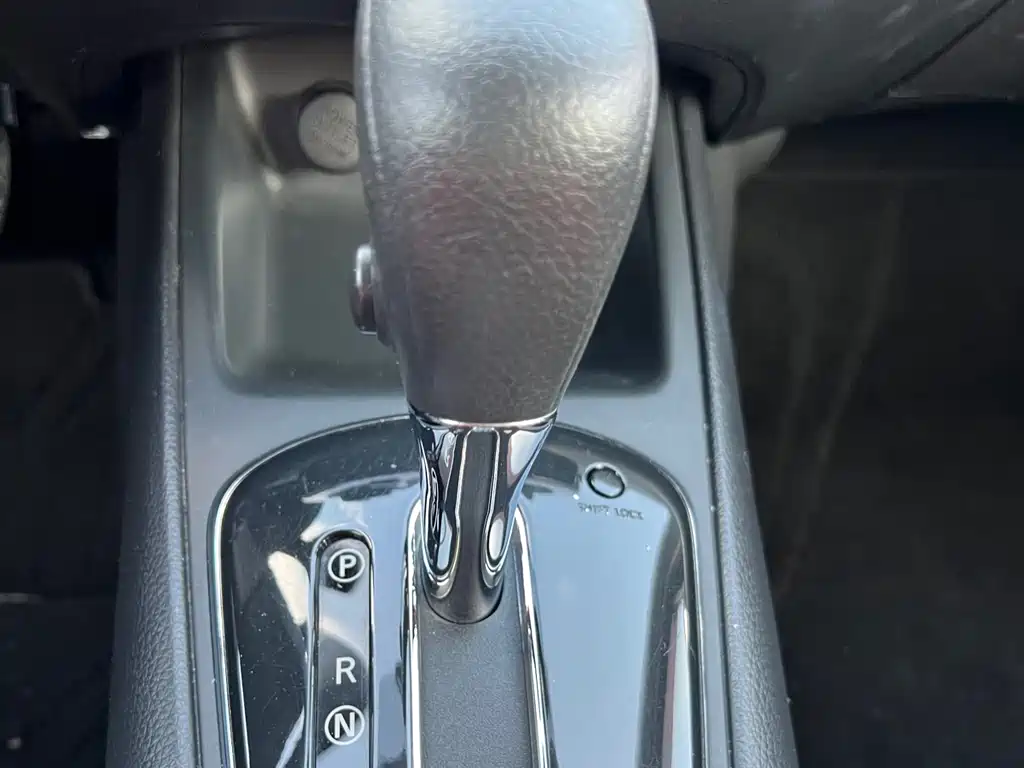 Nissan Tiida — миниатюра 8