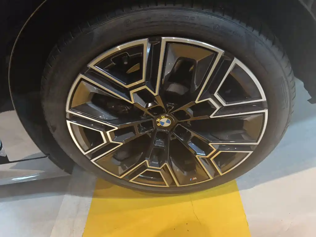 BMW 5 Series — миниатюра 12