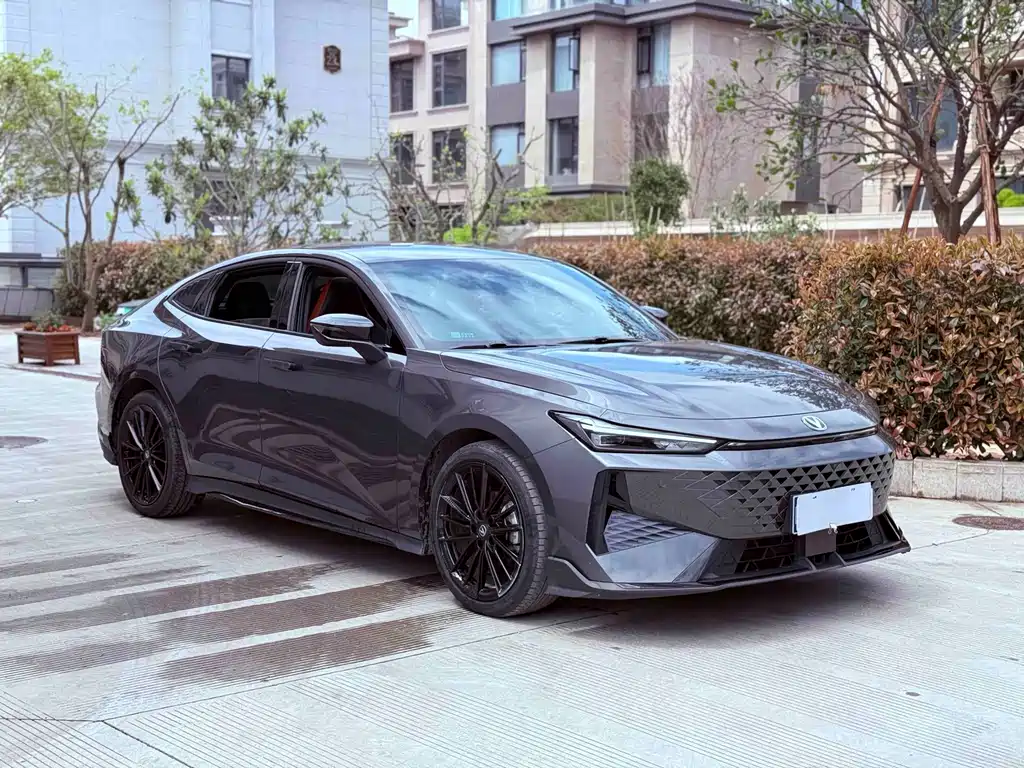 Changan UNI-V 1.5T Premium Sport Type, фото 3