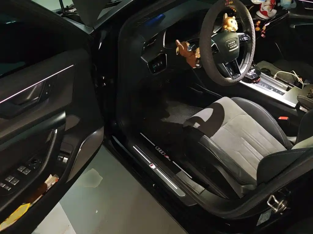 Audi A6L New Energy — миниатюра 14