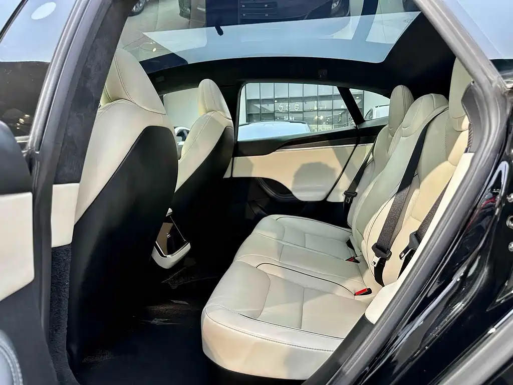 Tesla Model S — миниатюра 7