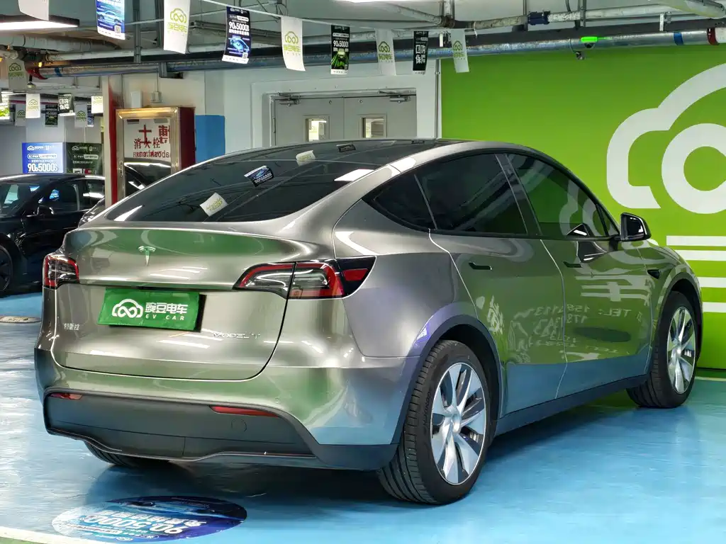 Tesla Model Y — миниатюра 17
