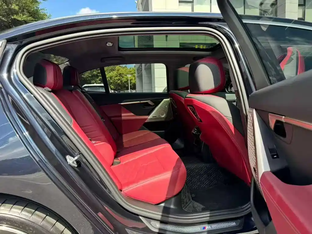 BMW 5 Series — миниатюра 9