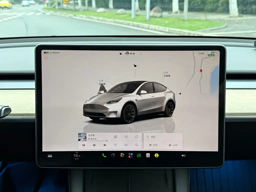 Tesla Model Y — миниатюра 15