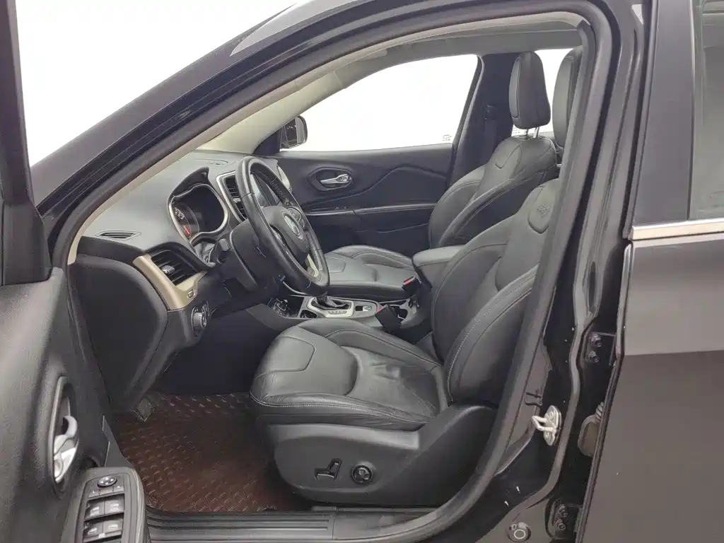Jeep Cherokee — миниатюра 10