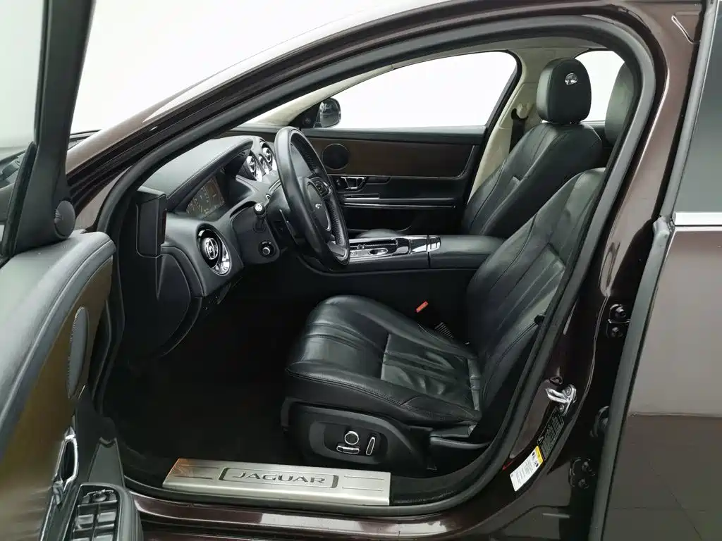 Jaguar XJ — миниатюра 10