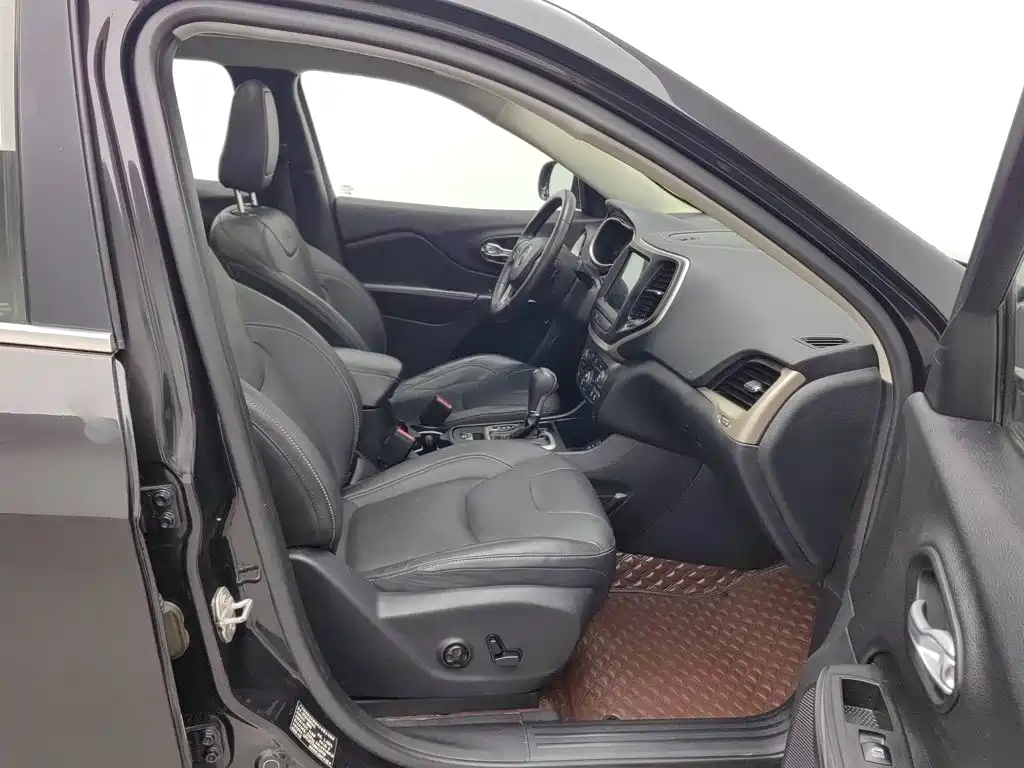 Jeep Cherokee — миниатюра 23