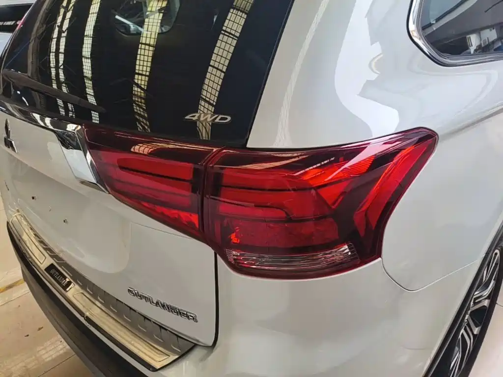 Mitsubishi Outlander — миниатюра 8
