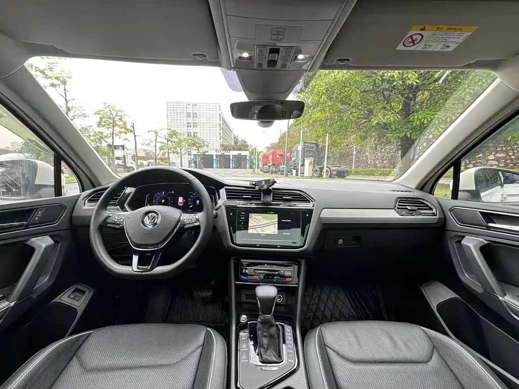 Volkswagen Tiguan L PHEV — миниатюра 5