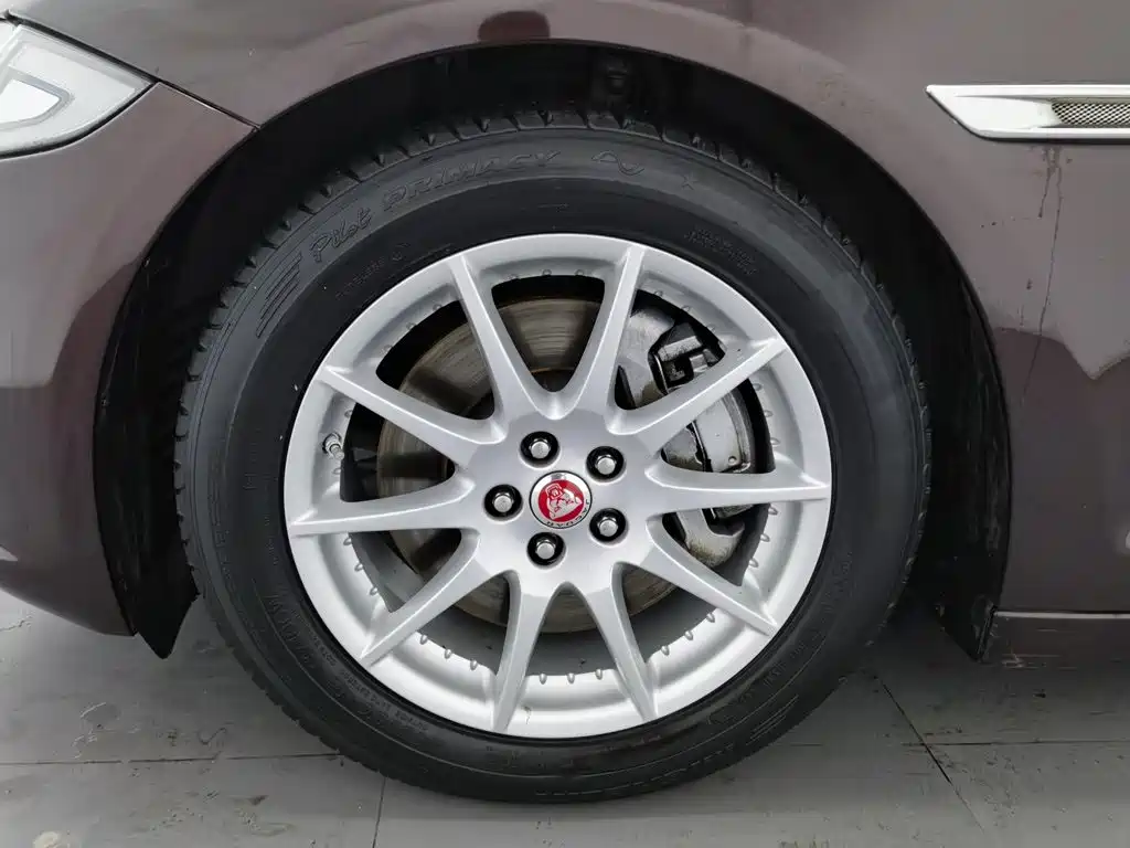 Jaguar XJ — миниатюра 17