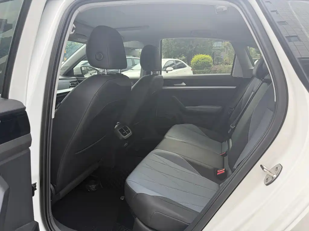 Volkswagen Lavida — миниатюра 4