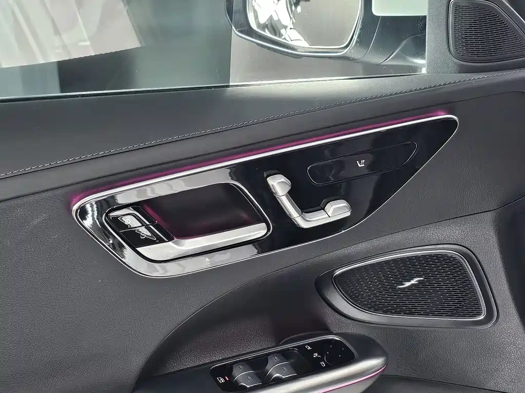 Mercedes-Benz C-Class — миниатюра 13