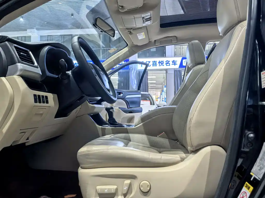 Toyota Highlander 2015 2.0T Luxury 7 мест