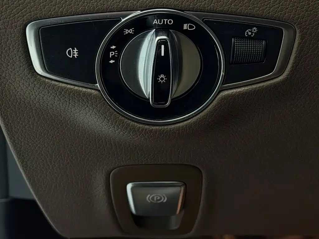 Mercedes-Benz E-Class — миниатюра 26