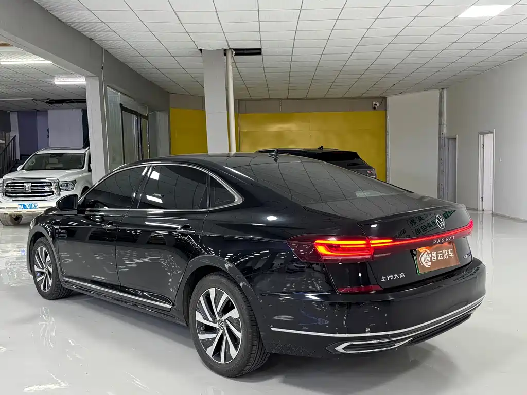 Volkswagen Passat PHEV — миниатюра 7