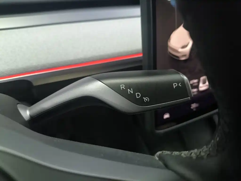 Tesla Model Y — миниатюра 14