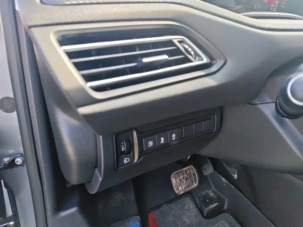 Peugeot 308 — миниатюра 11