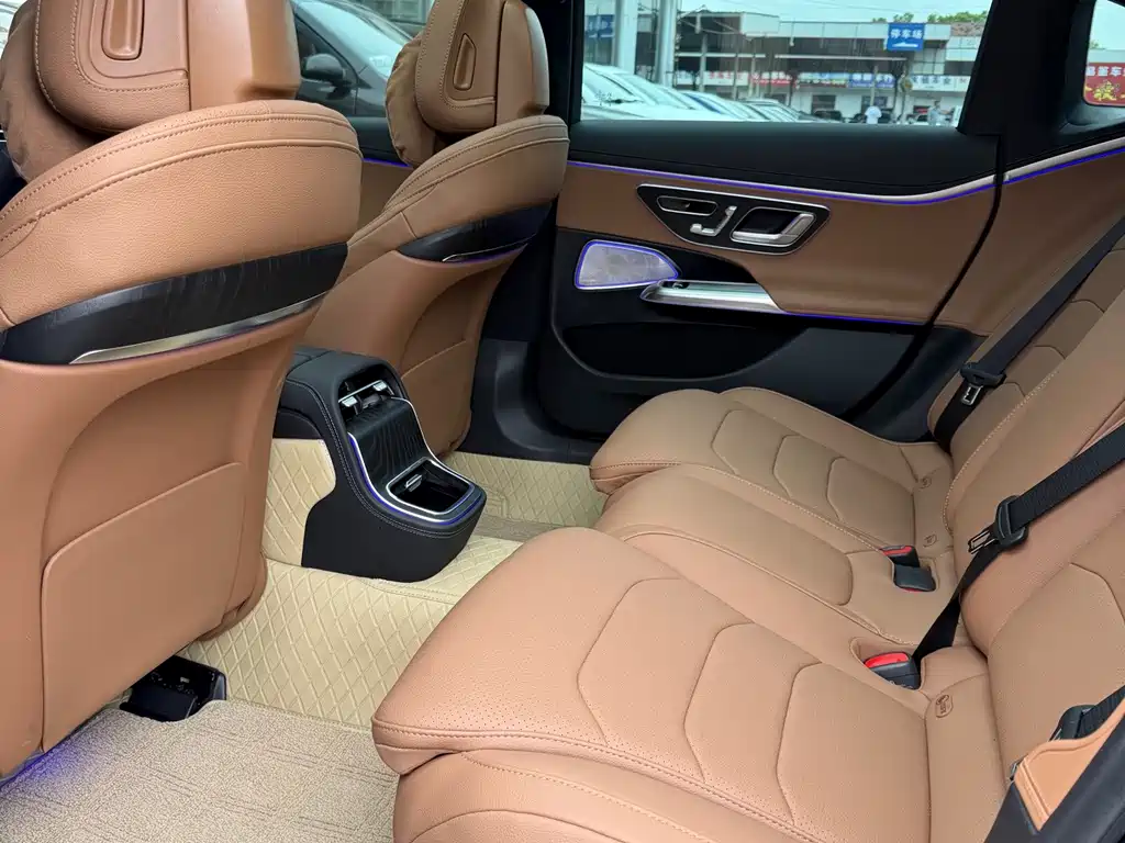 Mercedes-Benz E-Class — миниатюра 7