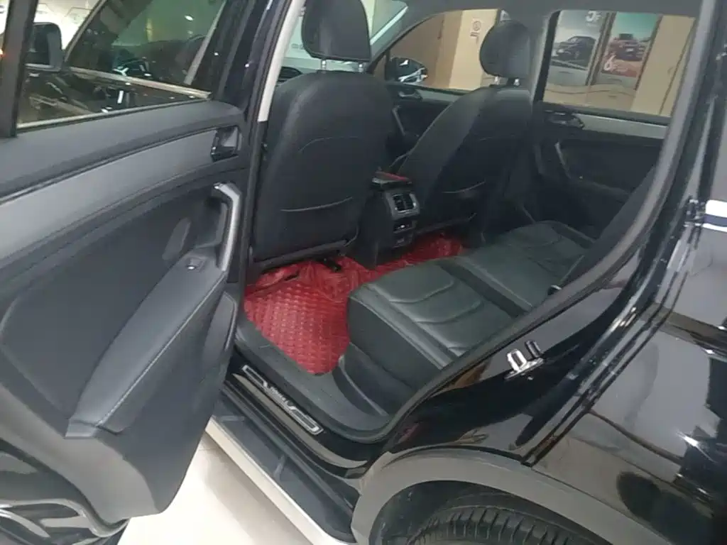 Volkswagen Tiguan L — миниатюра 17