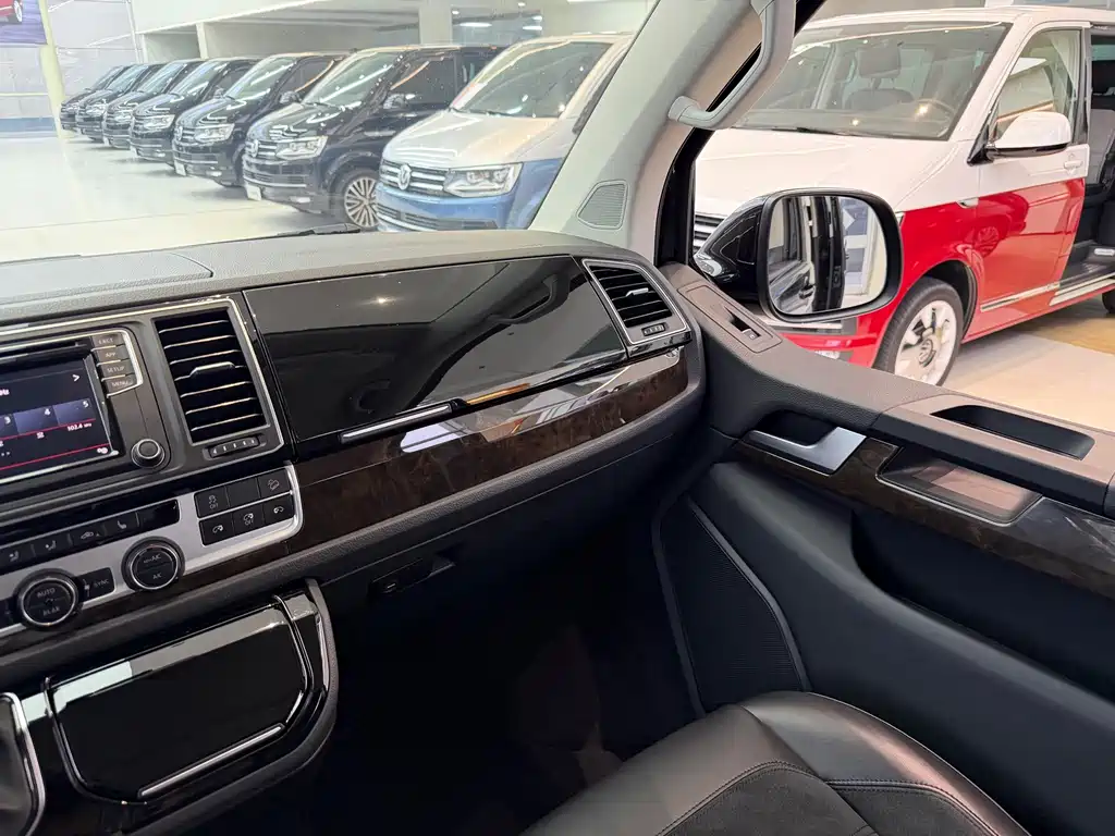 Volkswagen Multivan — миниатюра 10