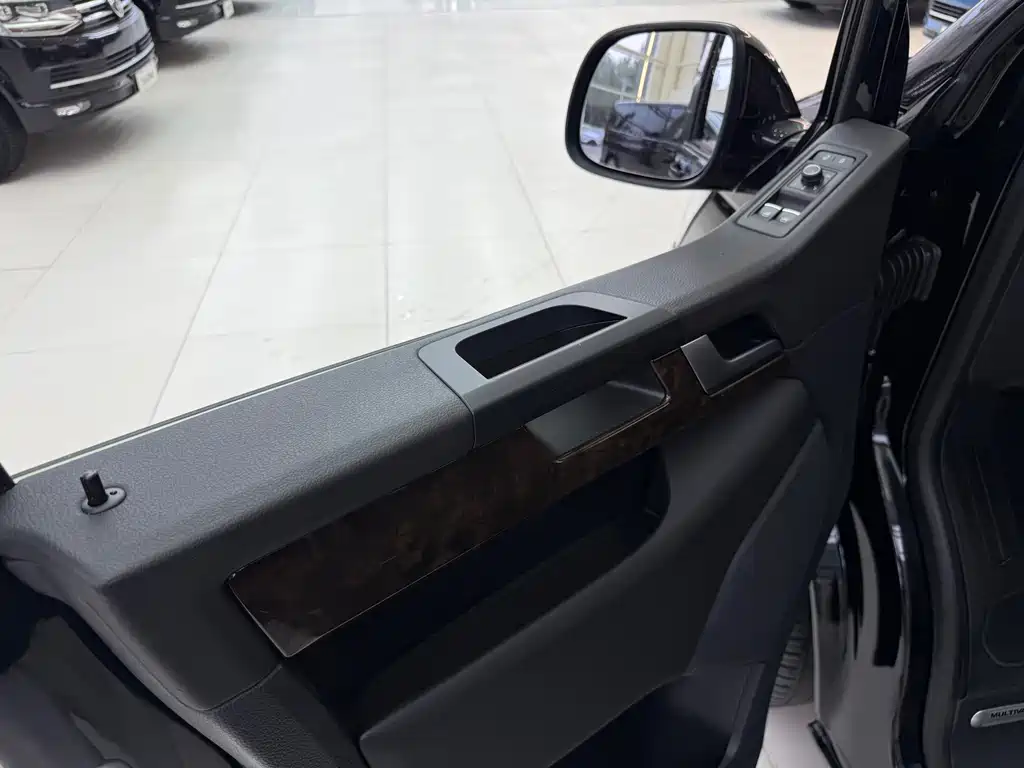 Volkswagen Multivan — миниатюра 13