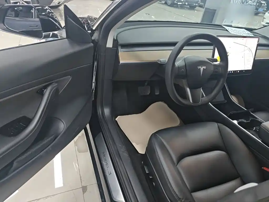 Tesla Model 3 — миниатюра 16