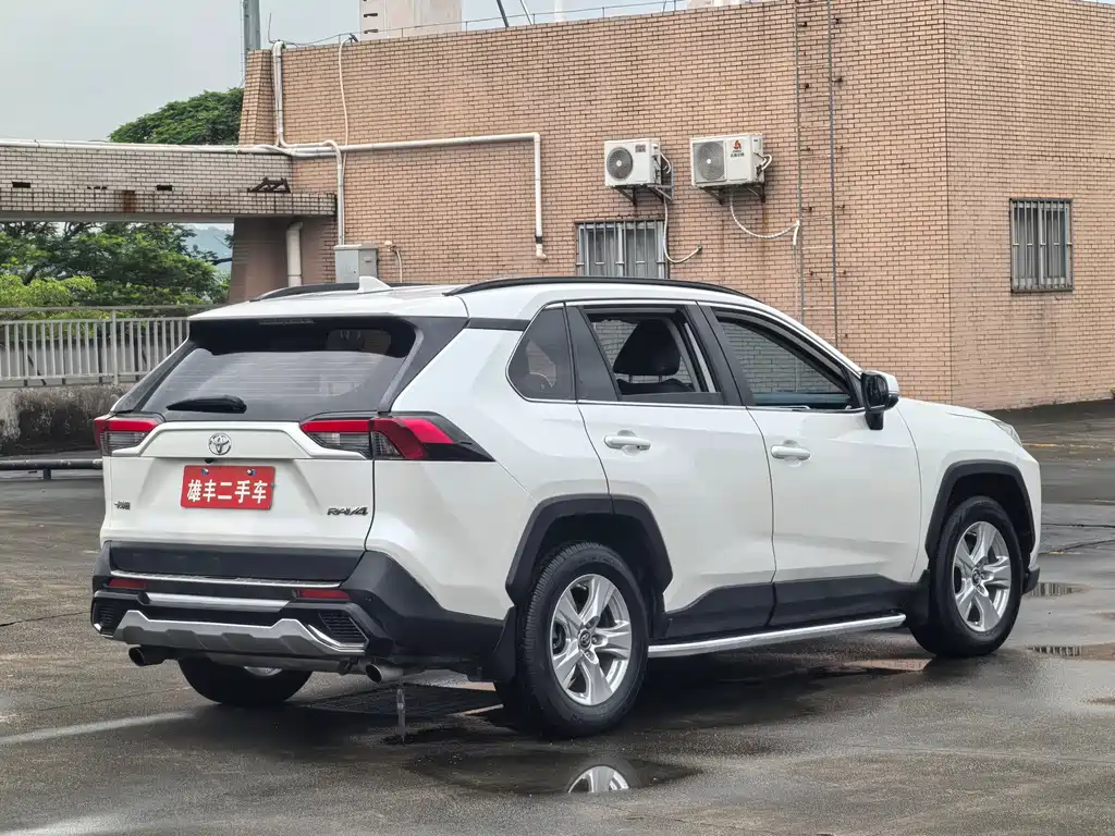 Toyota RAV4 — миниатюра 13