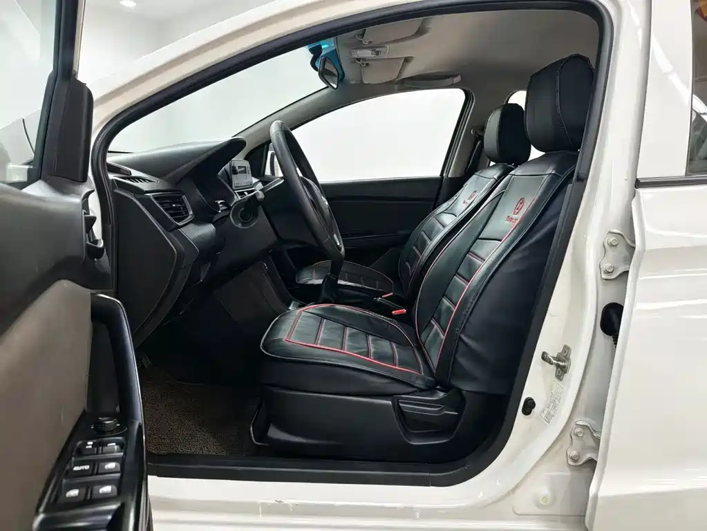 Baojun 310 — миниатюра 5