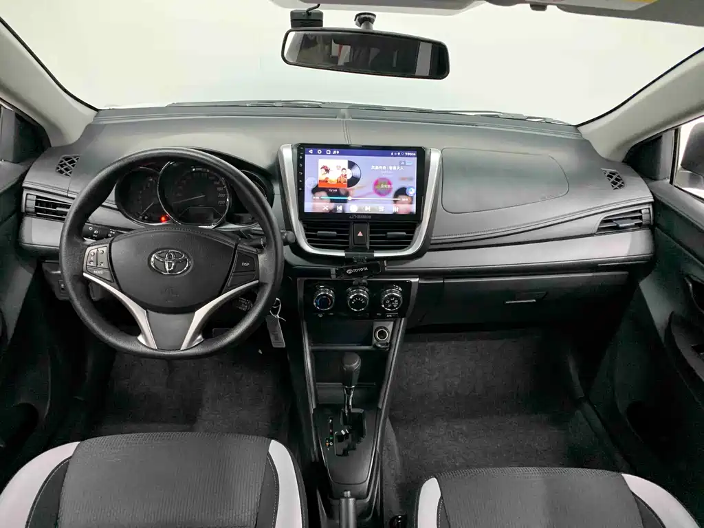 Toyota Yaris L — миниатюра 8