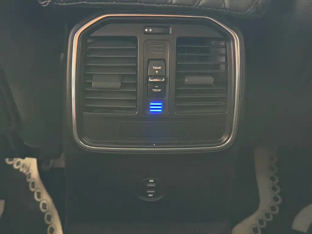 Porsche Macan — миниатюра 17
