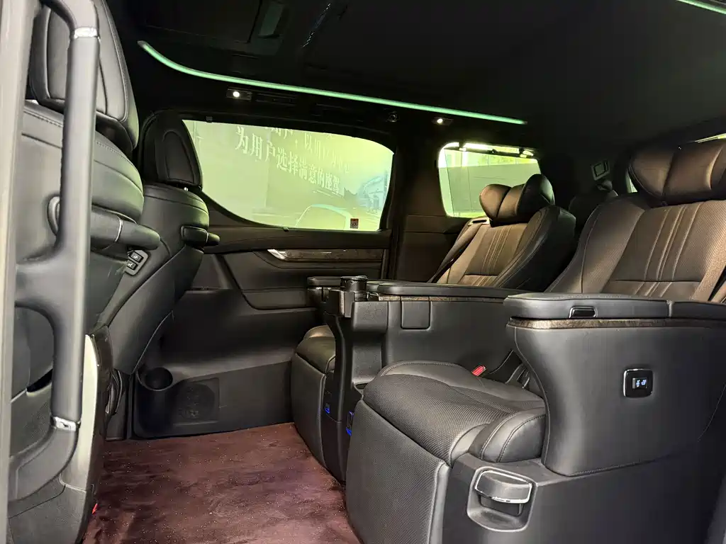 Toyota Vellfire — миниатюра 9