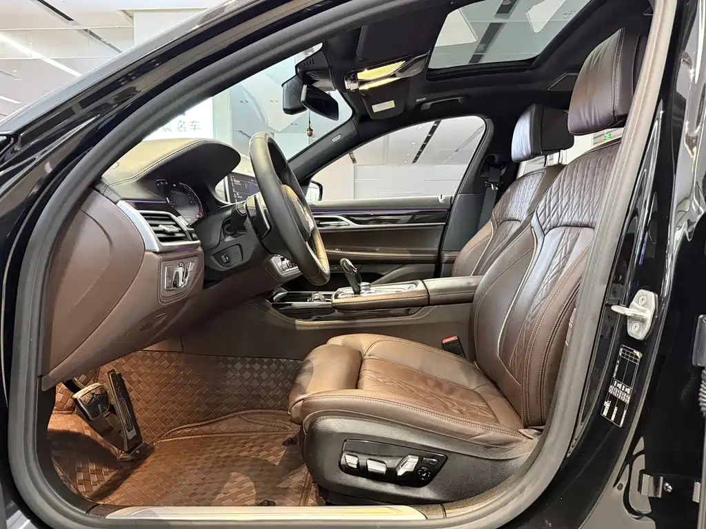 BMW 7 Series — миниатюра 6