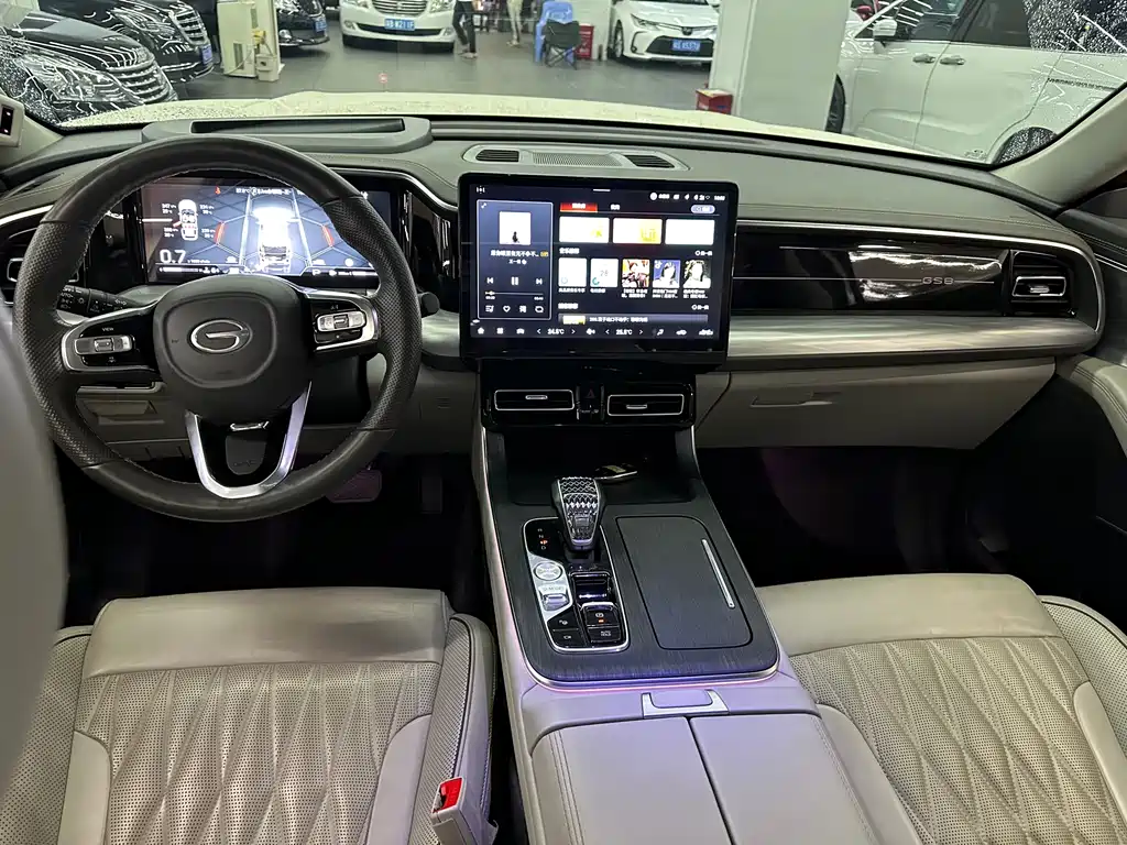 GAC GS8 2022 2.0TGDI Premium （ мест）
