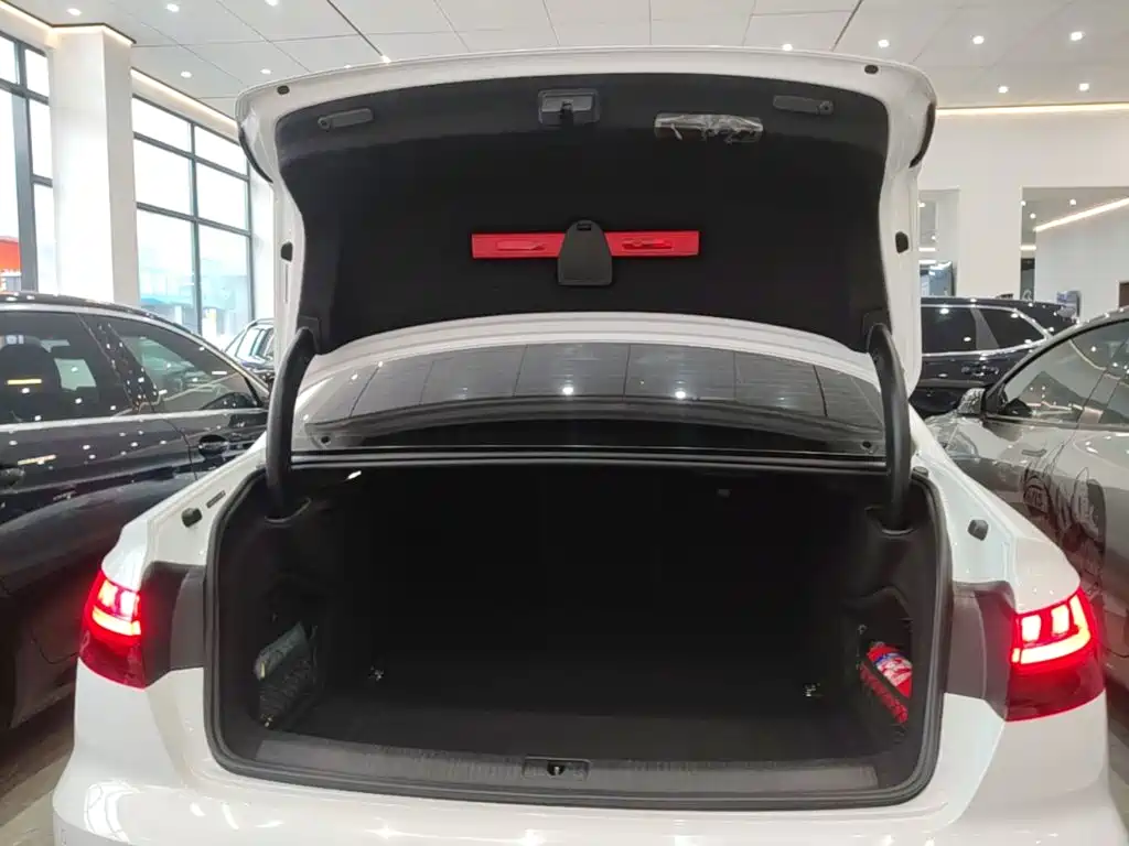 Audi A4L — миниатюра 19