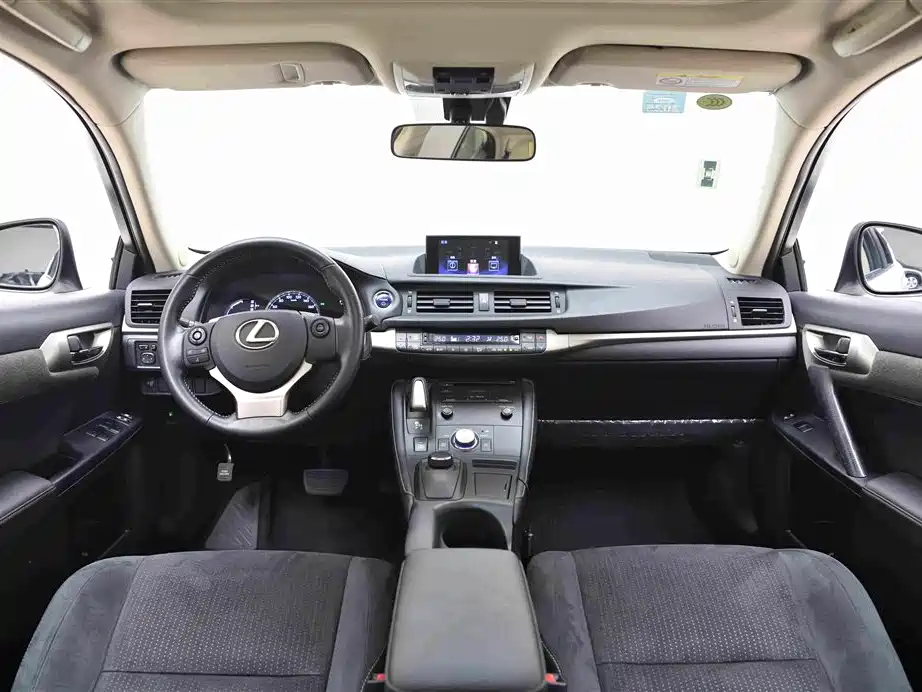 Lexus CT — миниатюра 14