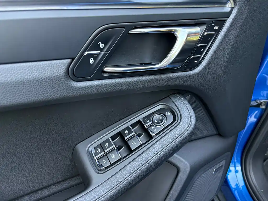 Porsche Macan — миниатюра 5