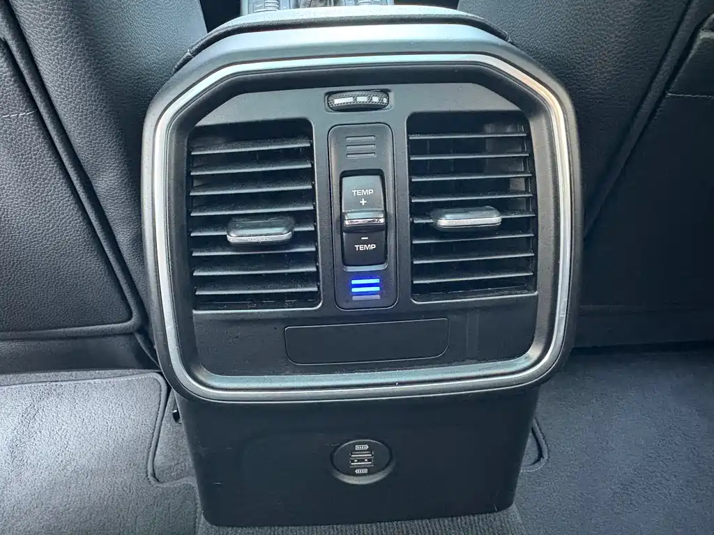 Porsche Macan — миниатюра 10