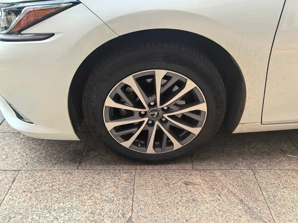 Lexus ES — миниатюра 2