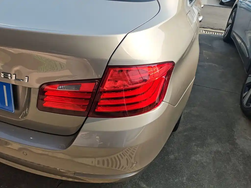 BMW 5 Series — миниатюра 8